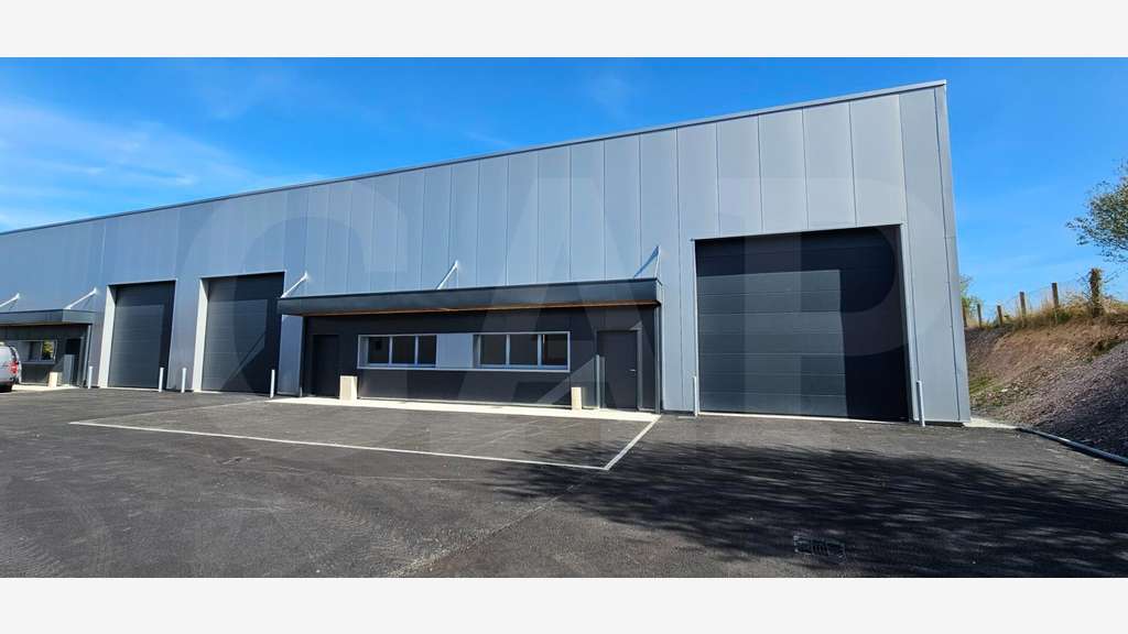 A vendre local 250m² neuf 10 min au Sud de Rennes
