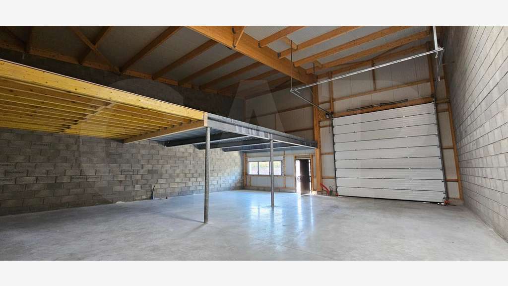 A vendre local 250m² neuf 10 min au Sud de Rennes