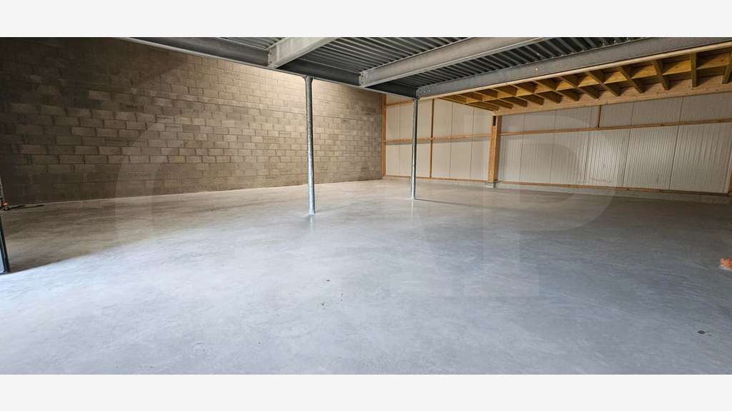 A vendre local 250m² neuf 10 min au Sud de Rennes