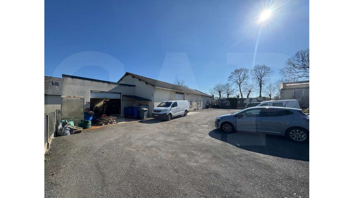 A vendre local d’activité bureaux 420m² à Laillé