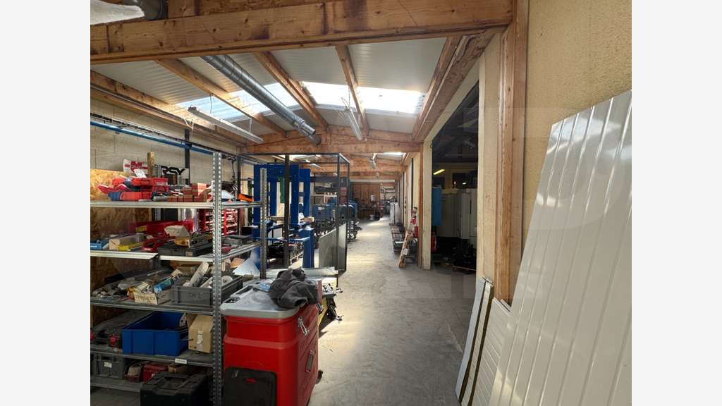 A vendre local d’activité bureaux 420m² à Laillé