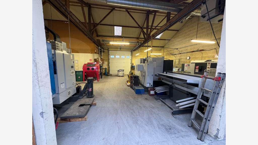 A vendre local d’activité bureaux 420m² à Laillé