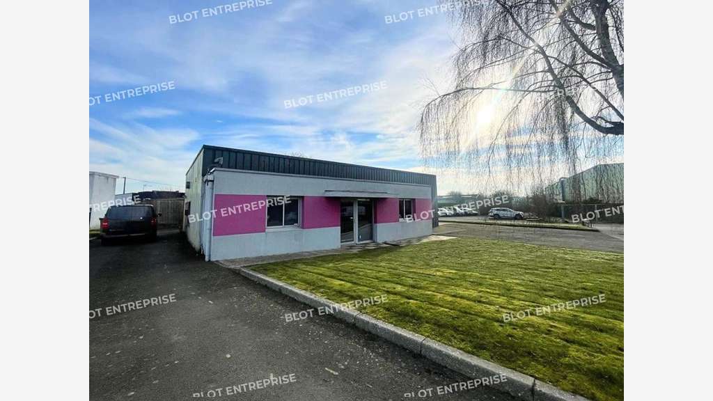A vendre local d'activité 240m² en ZA à Lamballe