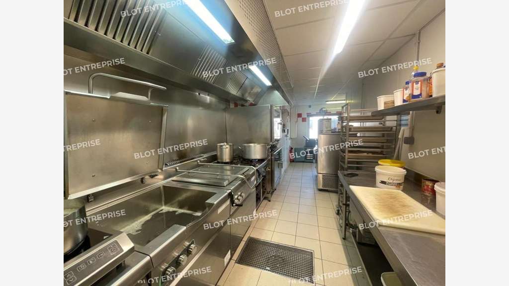 A vendre local d'activité 240m² en ZA à Lamballe
