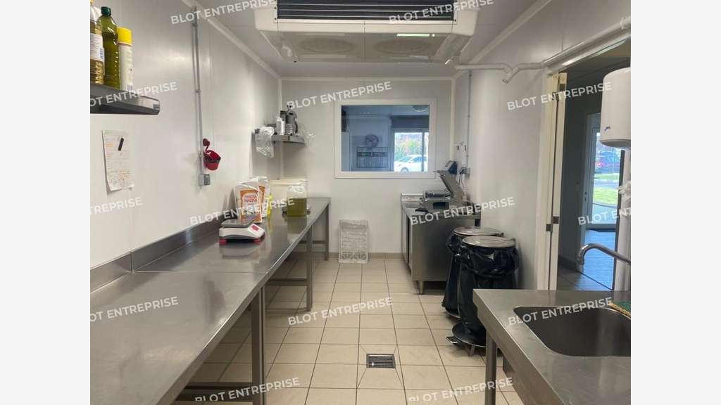A vendre local d'activité 240m² en ZA à Lamballe
