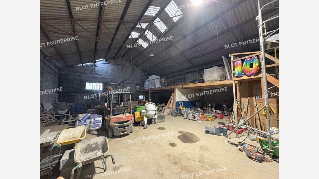 A vendre locaux d'activité de 495m² à Landivisiau
