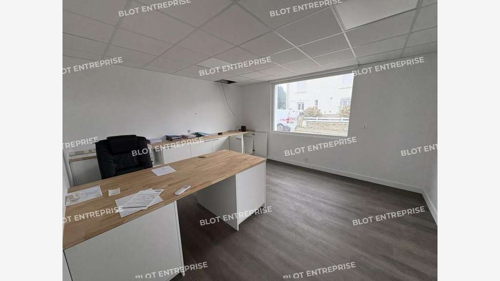 A vendre locaux d'activité de 495m² à Landivisiau