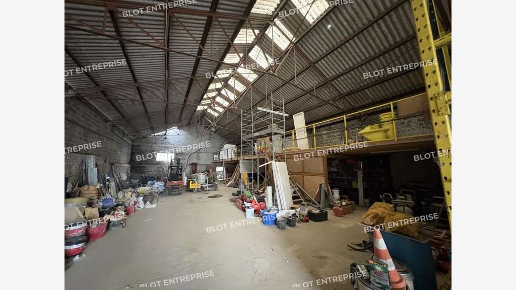 A vendre locaux d'activité de 495m² à Landivisiau