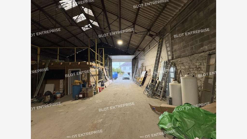 A vendre locaux d'activité de 495m² à Landivisiau