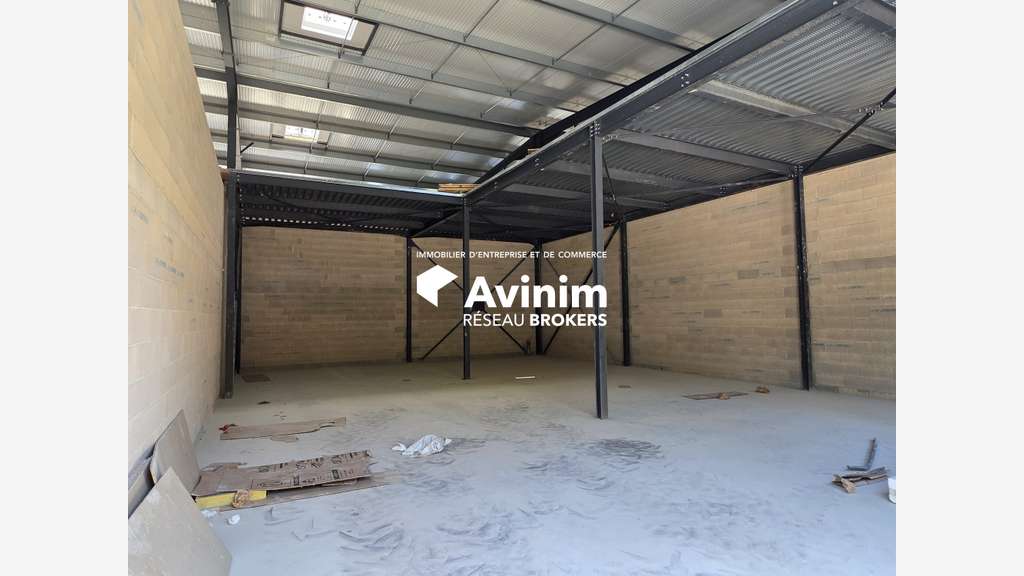 A vendre local d'activité de 248.36m² à Lattes
