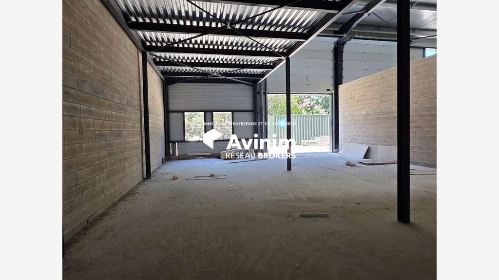 A vendre local d'activité de 248.36m² à Lattes