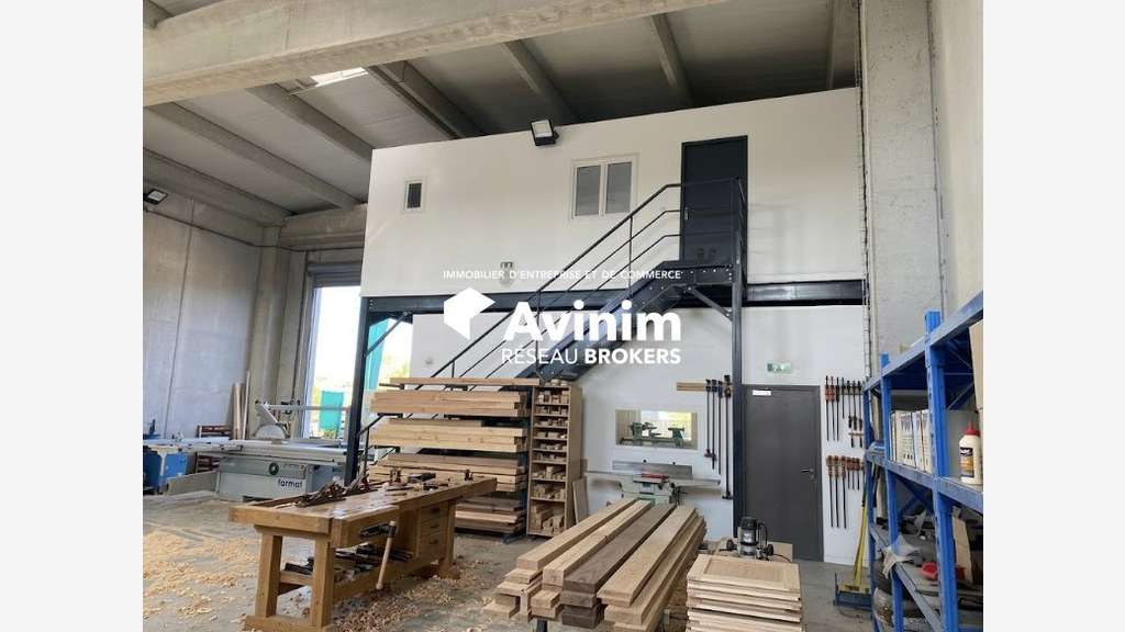 AV Local professionel 255m² au Cannet des Maures