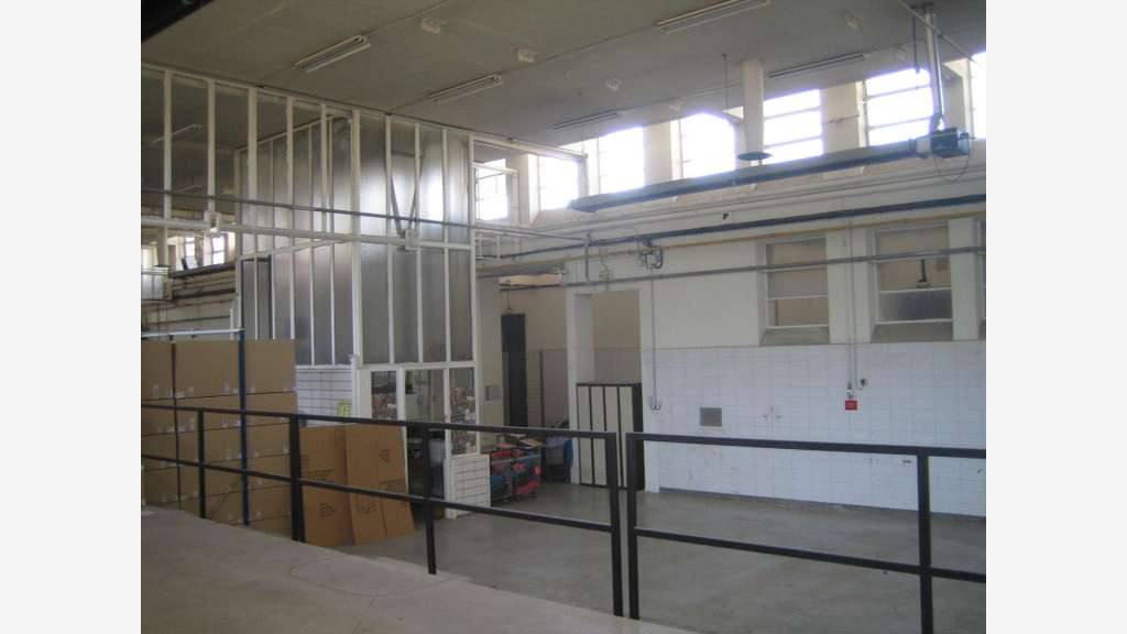 À vendre ou à louer – Bâtiment industriel de 5 940