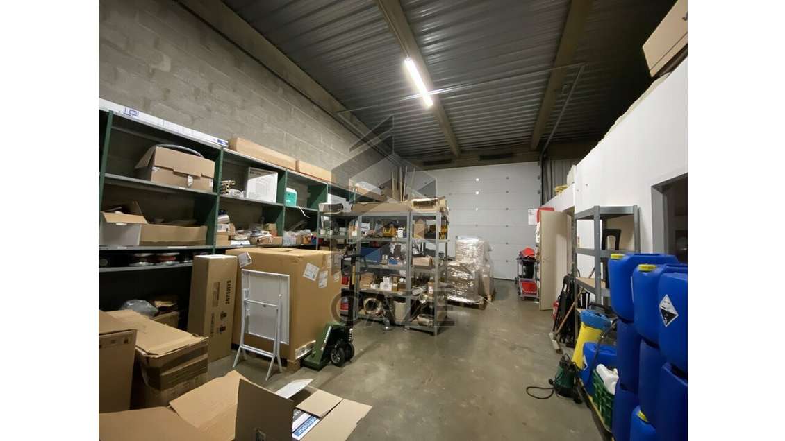 Cellule 240m² à vendre au Haillan proche sortie 9