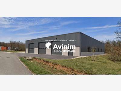 Vente local professionnel de 1200m² en ZA le Poet