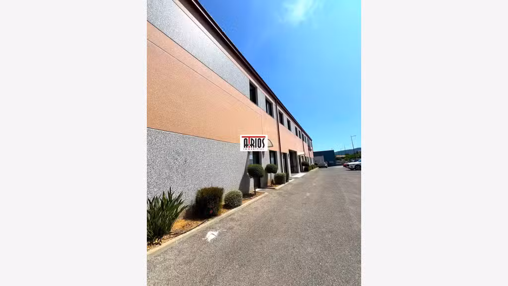 Vente bureaux et entrepôt de 1112m² au Pradet