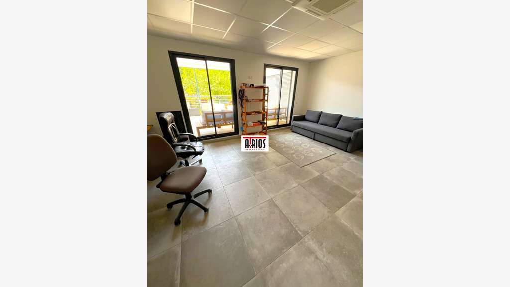 Vente bureaux et entrepôt de 1112m² au Pradet