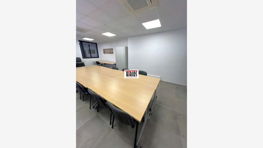 Vente bureaux et entrepôt de 1112m² au Pradet