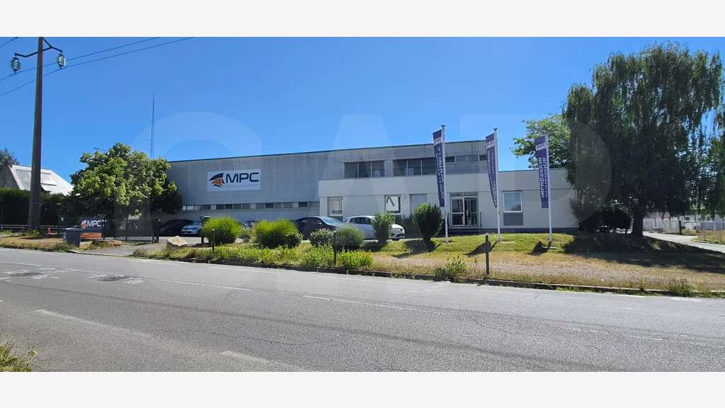 A vendre bâtiment 1250m² ZAC du Chêne Vert Le Rheu