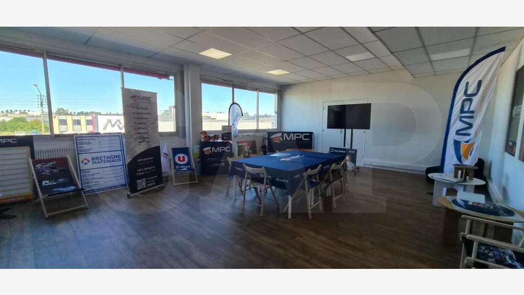 A vendre bâtiment 1250m² ZAC du Chêne Vert Le Rheu