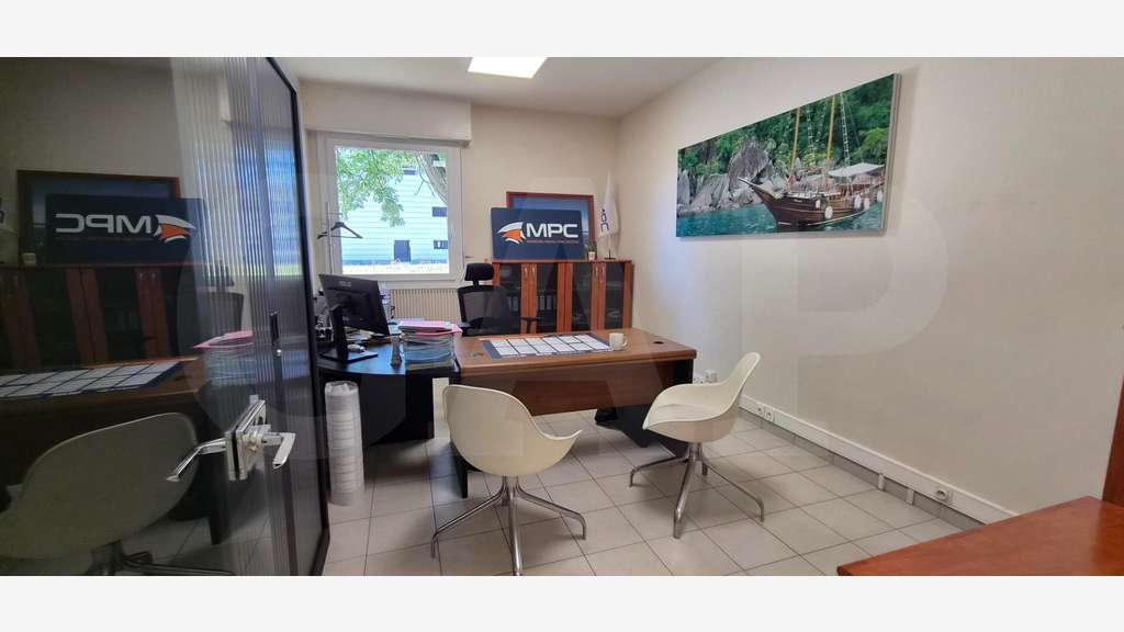 A vendre bâtiment 1250m² ZAC du Chêne Vert Le Rheu
