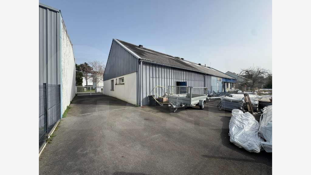 AV local d'activité 230m² avec extérieur au Rheu