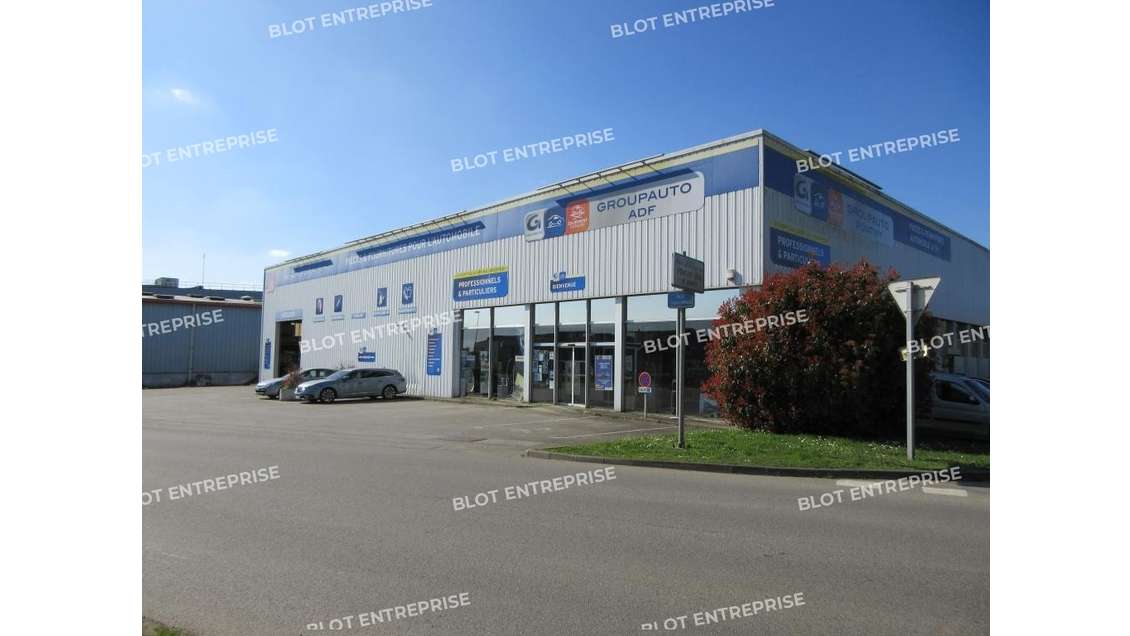 A louer à vendre local d'activités 1450m² Pontivy