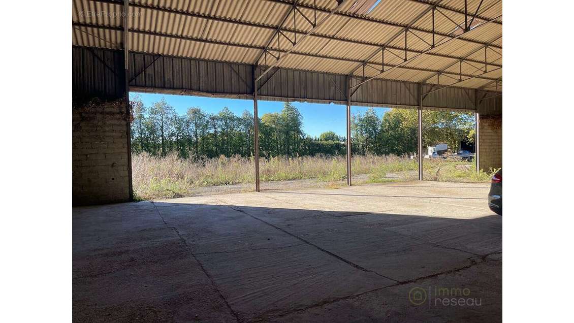 Vente hangar de 400m² potentiel agricole Le Thor