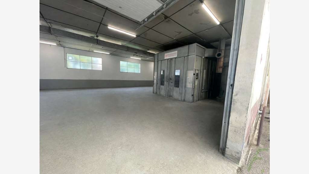 Local d'activité de 500m² à vendre le Versoud