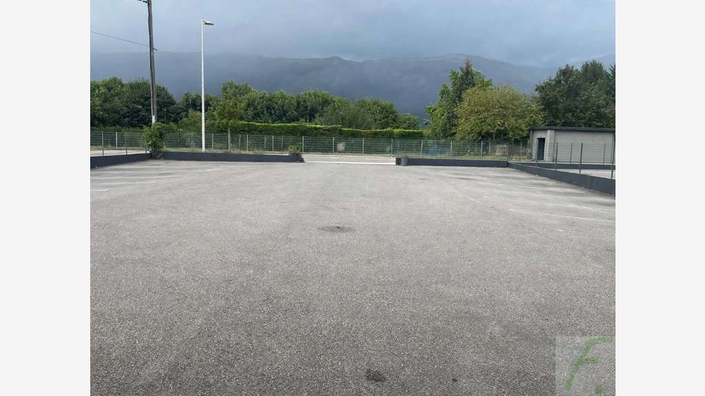 Local d'activité de 500m² à vendre le Versoud