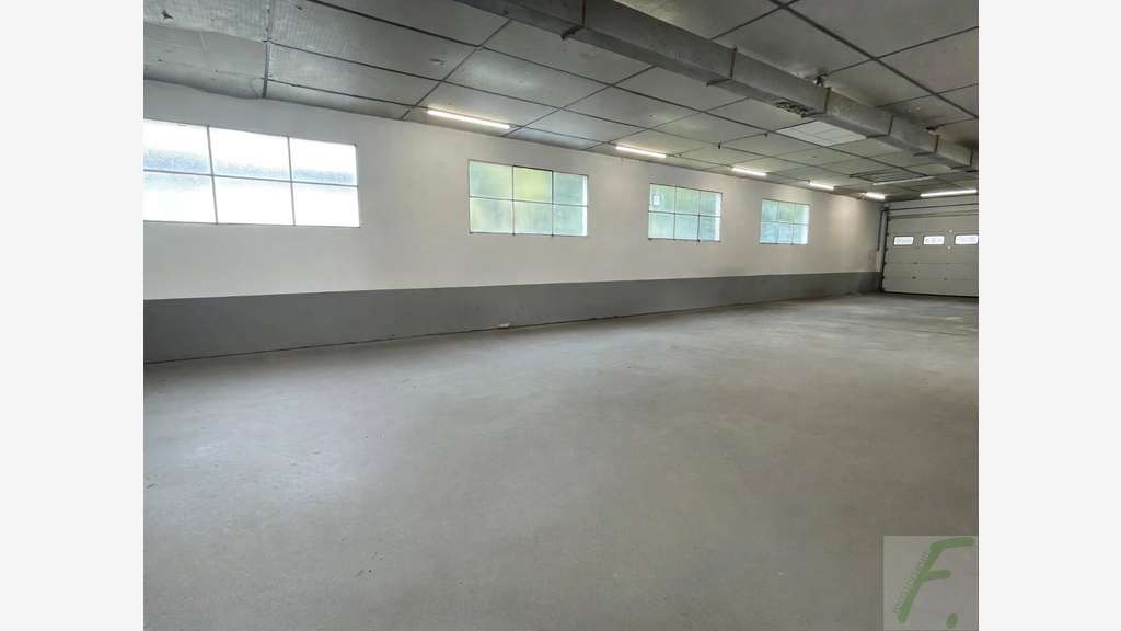Local d'activité de 500m² à vendre le Versoud