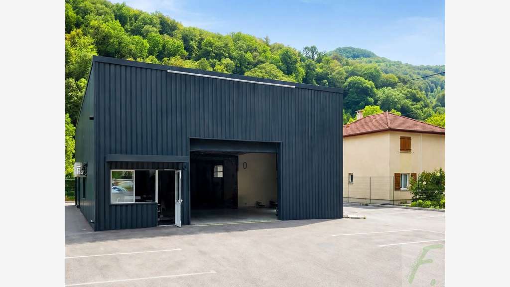 Local d'activité de 500m² à vendre le Versoud
