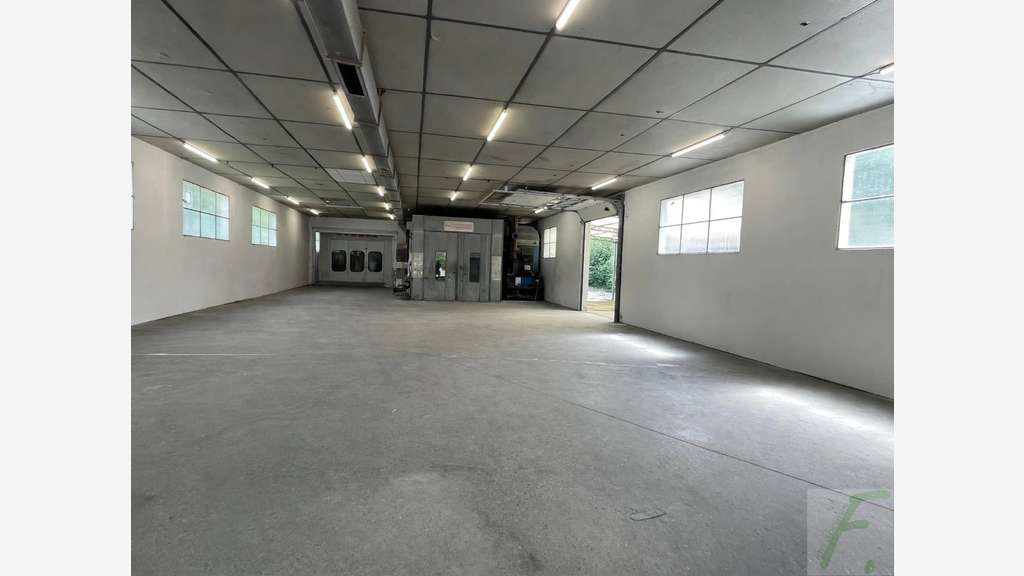 Local d'activité de 500m² à vendre le Versoud