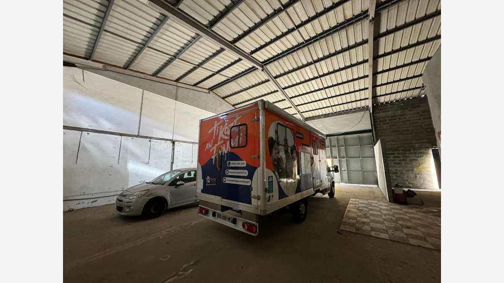 Vente local Industriel de 537m² aux Abymes