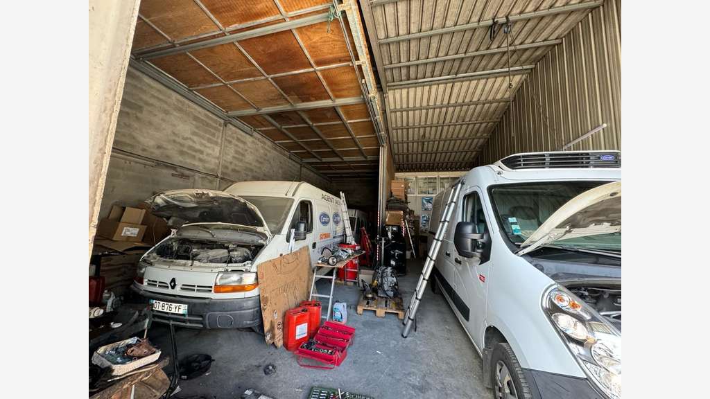 Vente local Industriel de 537m² aux Abymes