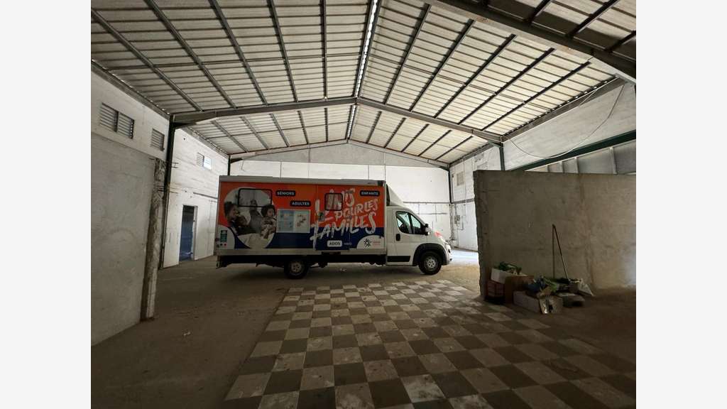 Vente local Industriel de 537m² aux Abymes