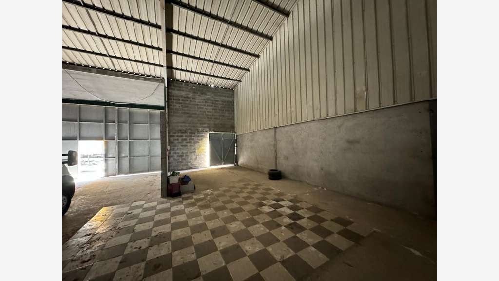 Vente local Industriel de 537m² aux Abymes