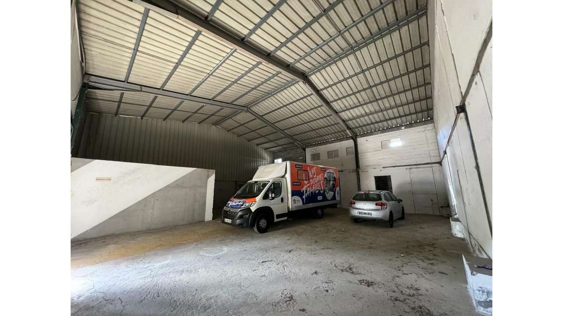 Vente local Industriel de 537m² aux Abymes