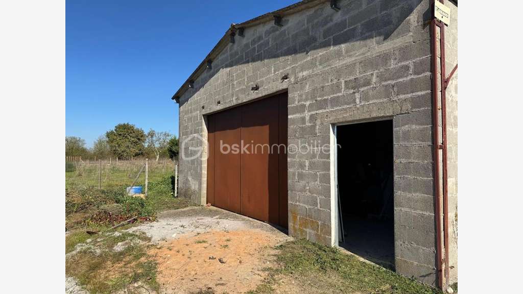 Vente entrepôt 100m² à Artigues de Lussac