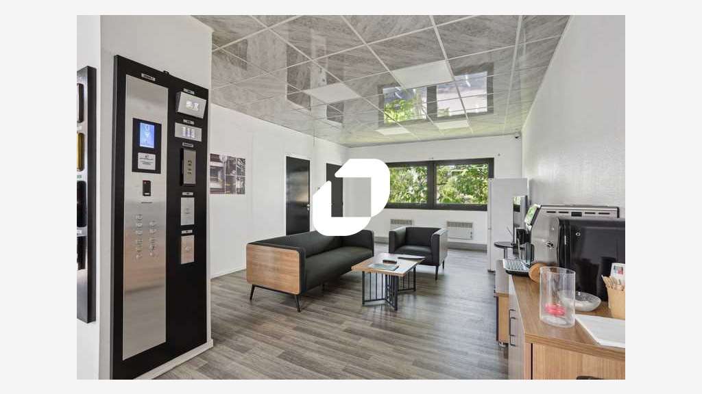 Vente Local d'activité 1220m² Lisses