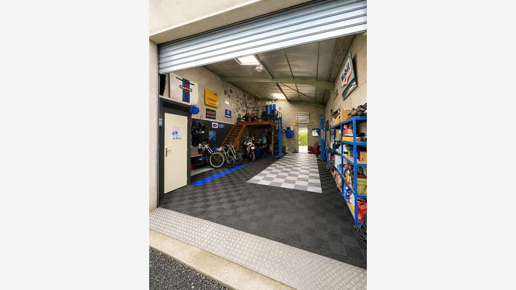 Vente local entrepôt 87m² avec bureau à Lons