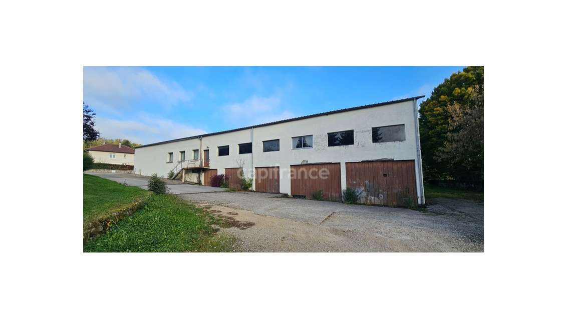 Local 1300m² à vendre proche Lons-le-Saunier