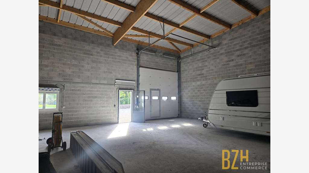 A vendre local d'activité de 160m² en ZA à Cleguer