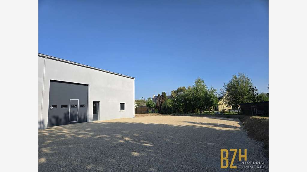 A vendre local d'activité de 160m² en ZA à Cleguer