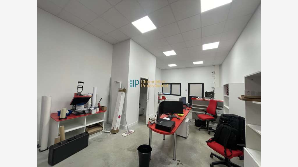 AV local d’activité 123m² à Caudan zone de Kerpont