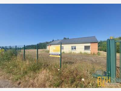 A vendre local 218m² sur terrain 5600m² Languidic