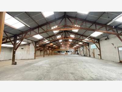 Bâtiments sur 8500m² à vendre proche de Loudéac