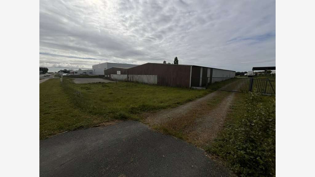 Local d'activité atelier 3000m² à vendre à Luçon