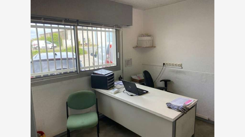 Local d'activité atelier 3000m² à vendre à Luçon
