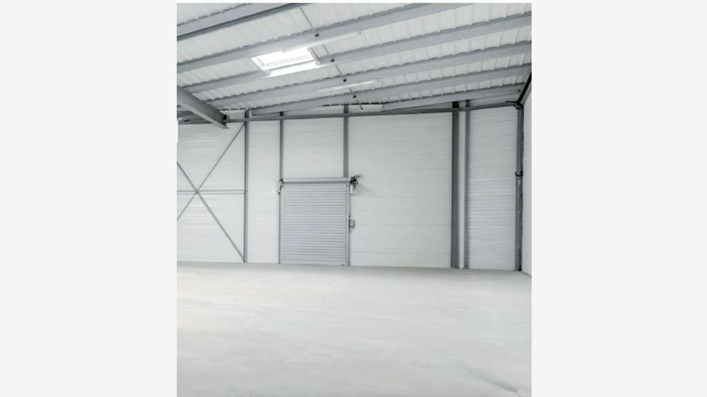 Local d'activité 181m² + parkings à vendre à Lunel